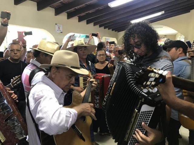 Los Mariachis, AMAMBAI